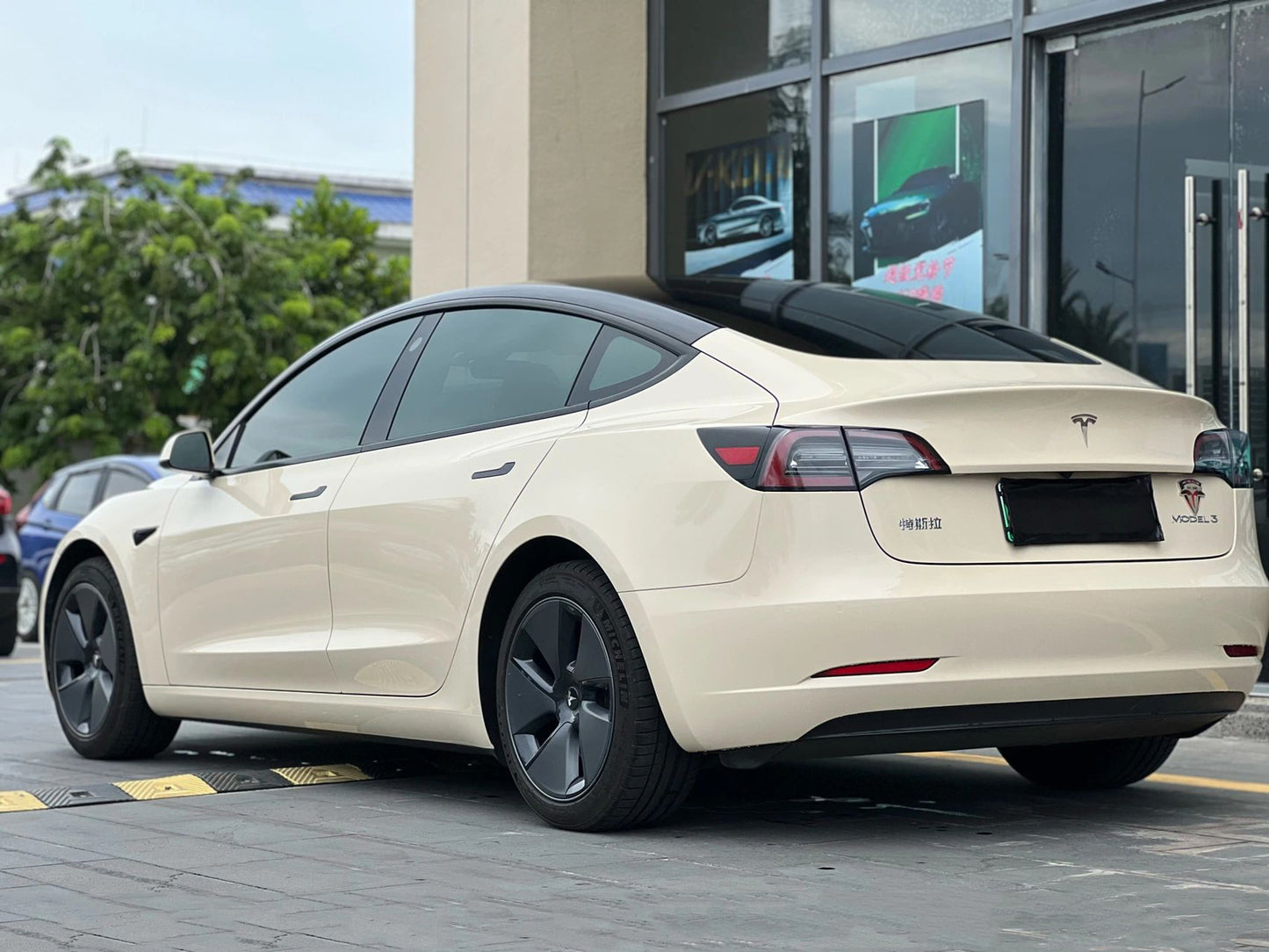 Mallcas™ Glossy Kaki Milan Vinyl Wrap (PET Liner)