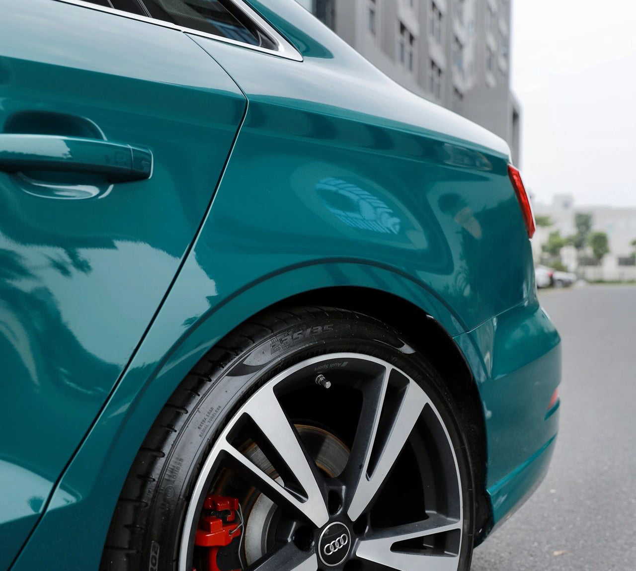 Mallcas™ Glossy Hell Green Vinyl Wrap (PET Liner)