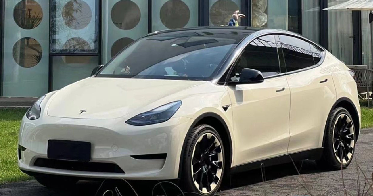 Mallcas™ Glossy Coopers White Vinyl Wrap (PET Liner)