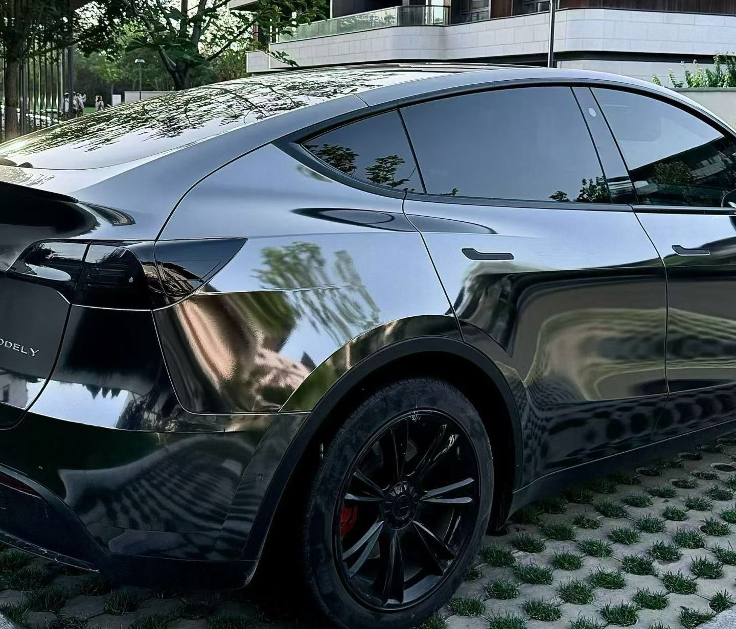 Mallcas™ Mirror Chrome Black Vinyl Wrap (PET Liner)