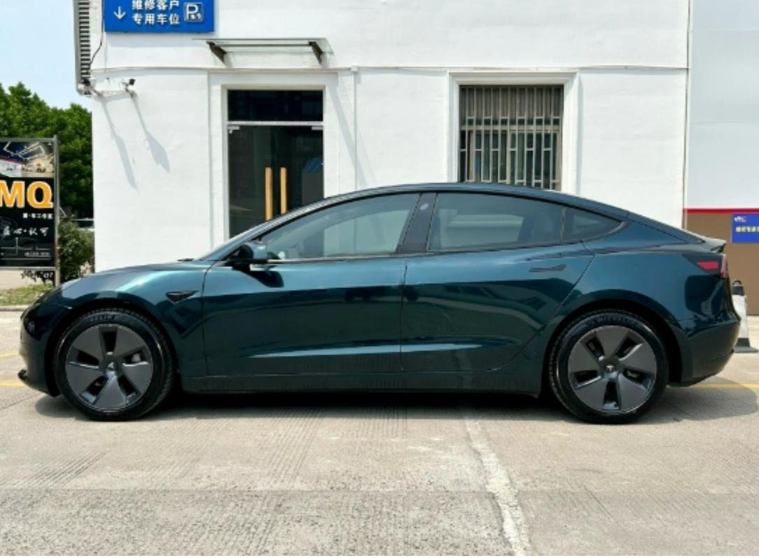 Mallcas™ Glossy Metallic British Green Vinyl Wrap