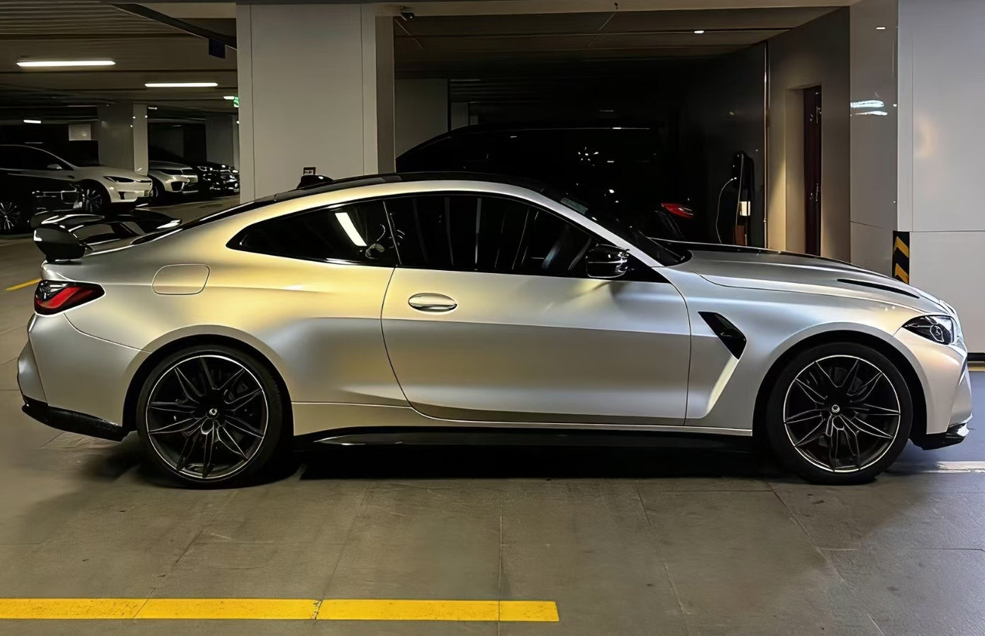 Mallcas™ Gloss Technology Silver Gold Vinyl Wrap (PET Liner)
