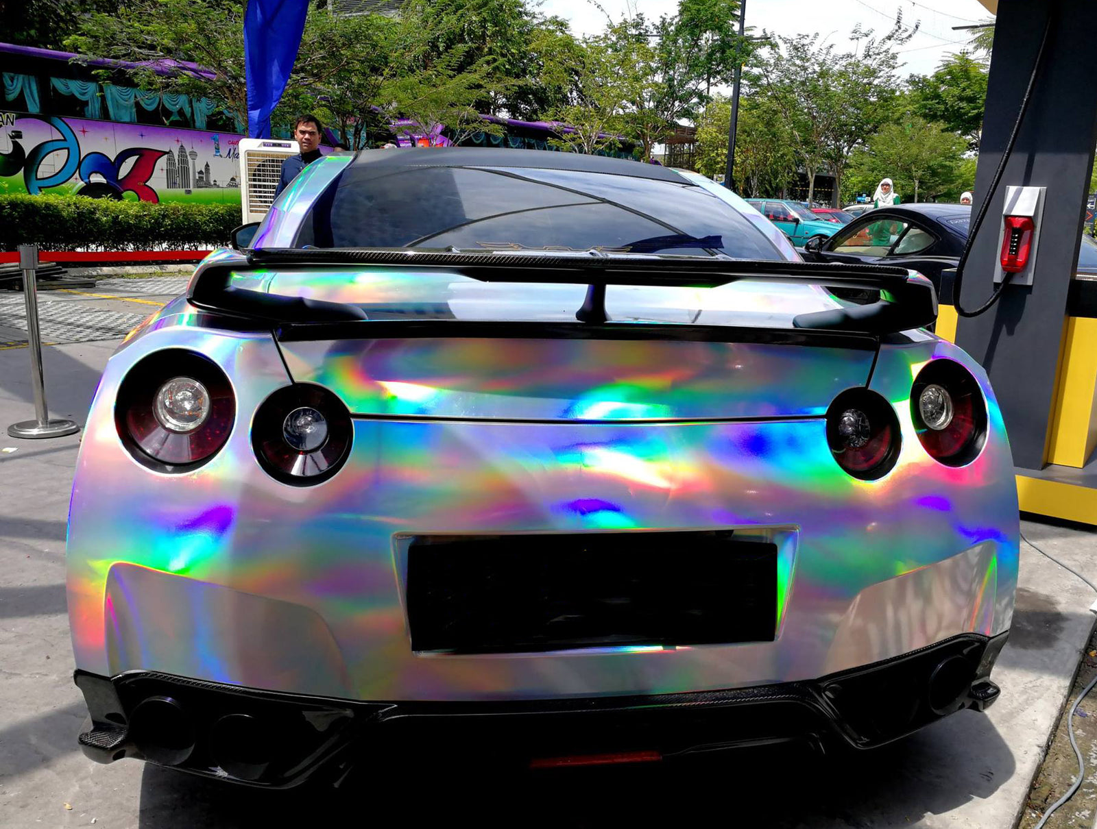 Mallcas™ Holographic Chrome Silver Vinyl Wrap (PET Liner)