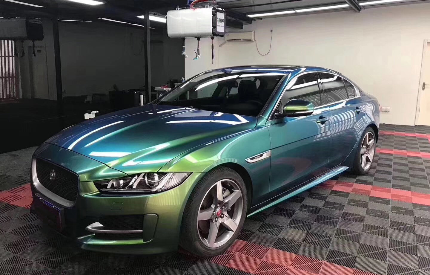 Mallcas™ Glossy Chameleon Jungle Green Vinyl Wrap (PET Liner)