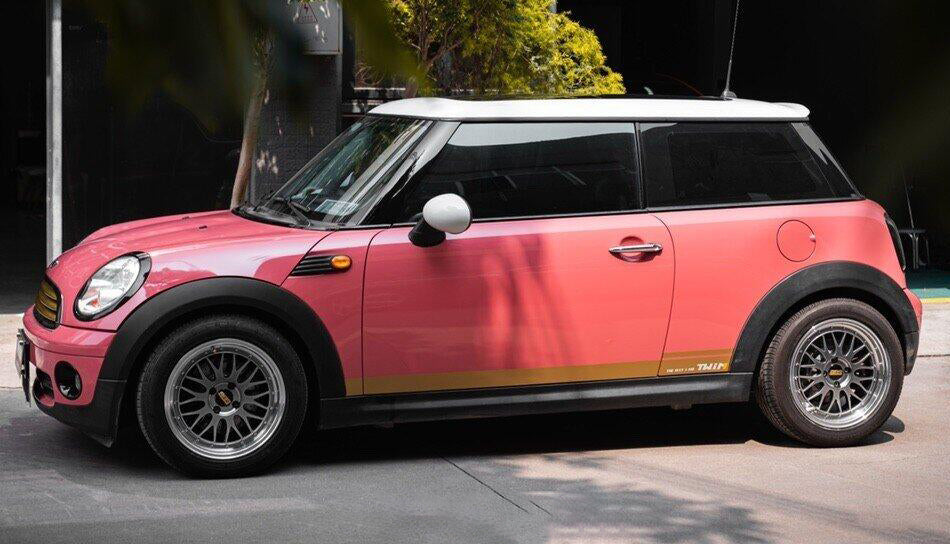 Mallcas™ Glossy Bean Red Vinyl Wrap (PET Liner)