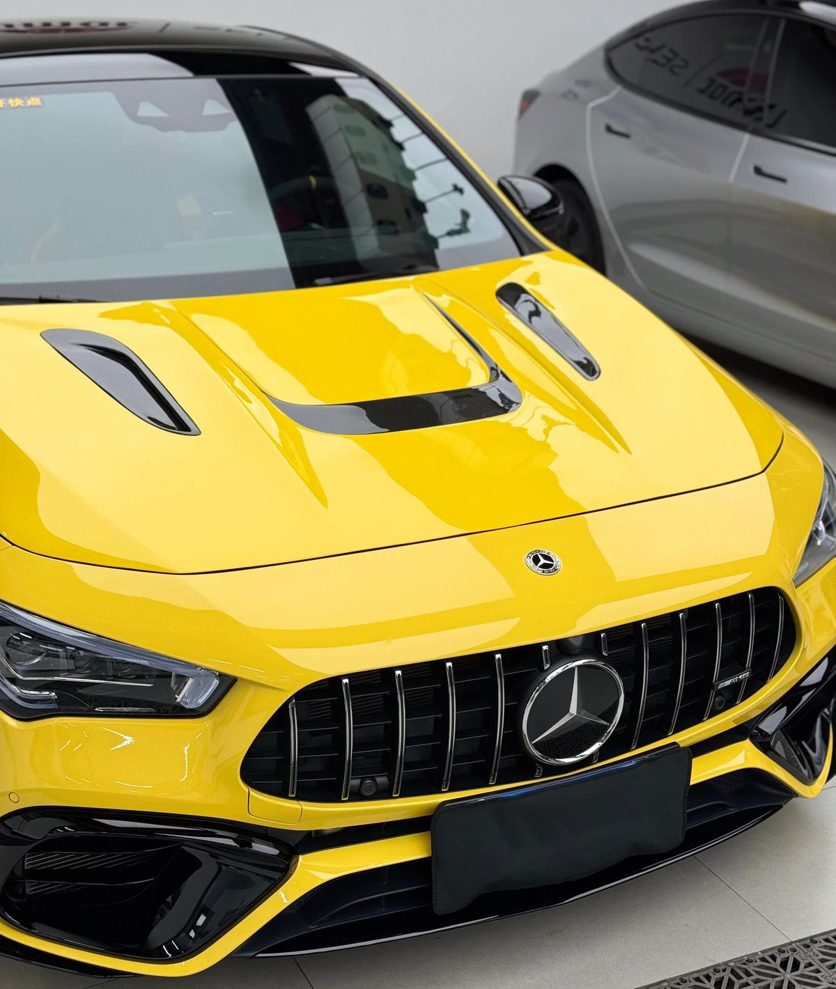 Mallcas™ Glossy Signal Yellow Vinyl Wrap (PET Liner)