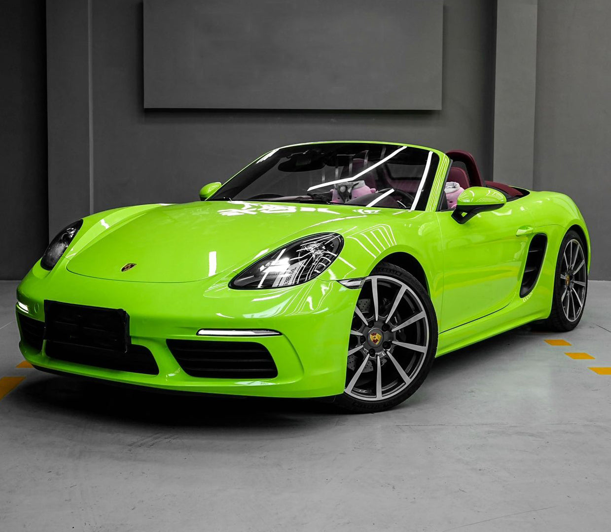 Mallcas™ Glossy Apple Green Vinyl Wrap (PET Liner)