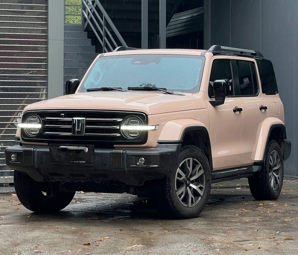 Mallcas™ Glossy Shine Latte Vinyl Wrap (PET Liner)