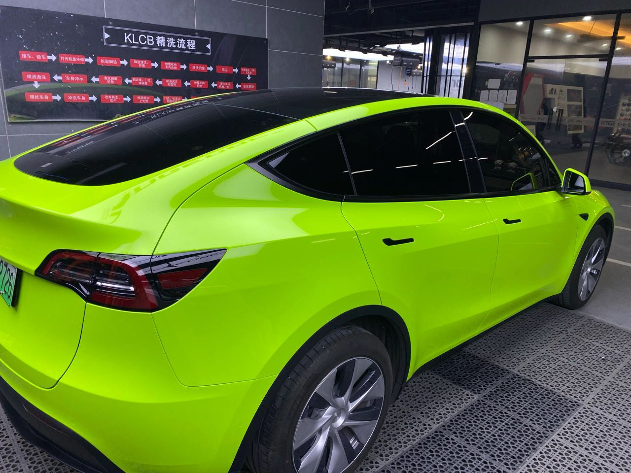 Mallcas™ Glossy Apple Green Vinyl Wrap