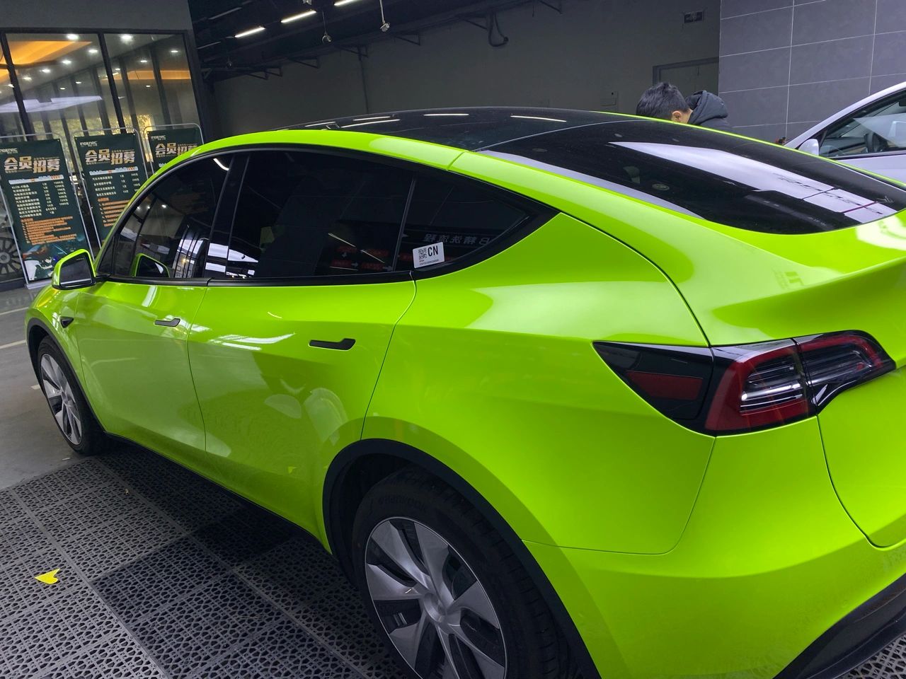 Mallcas™ Glossy Apple Green Vinyl Wrap