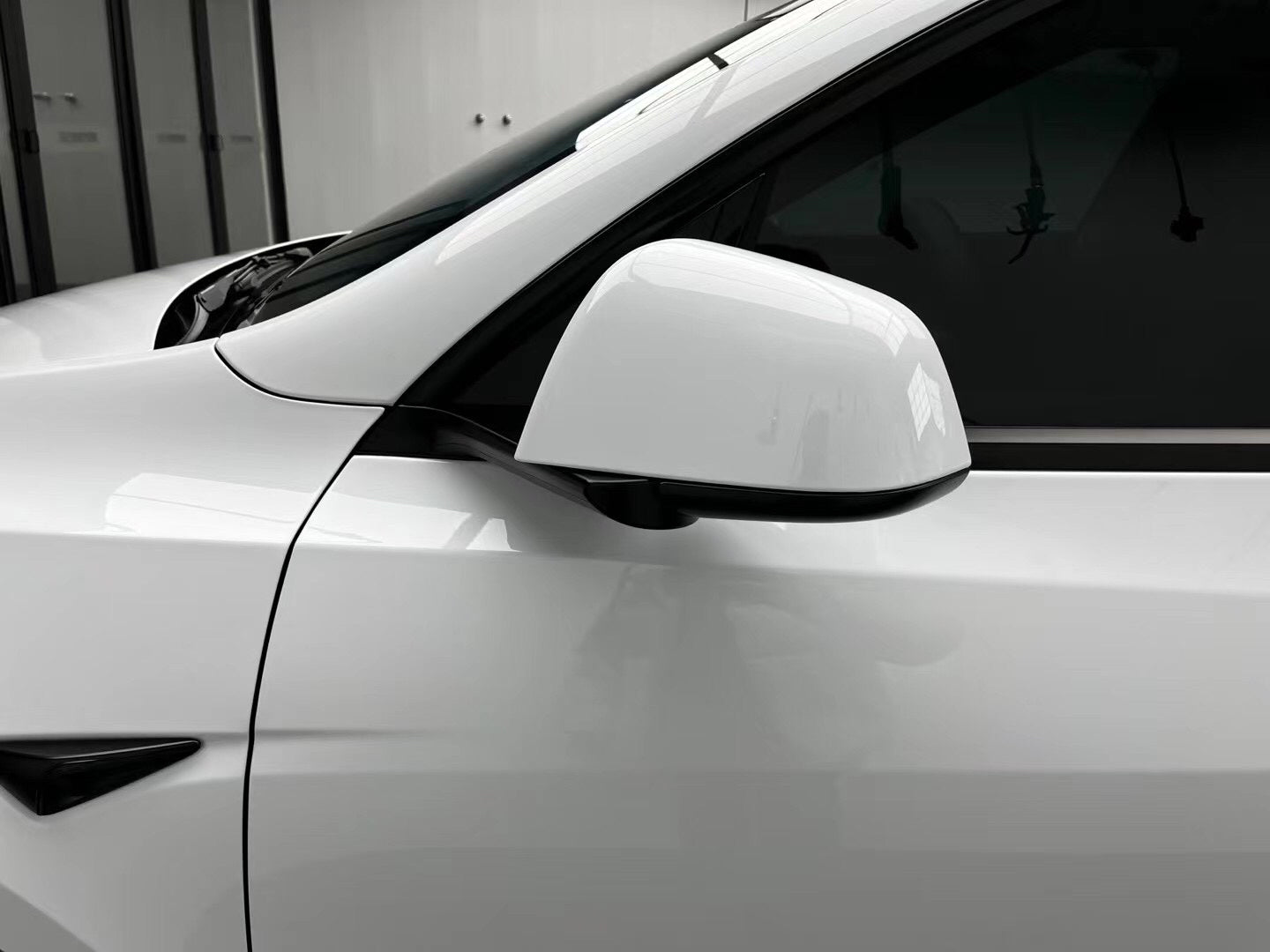 Mallcas™ Glossy Piano White Vinyl Wrap (PET Liner)