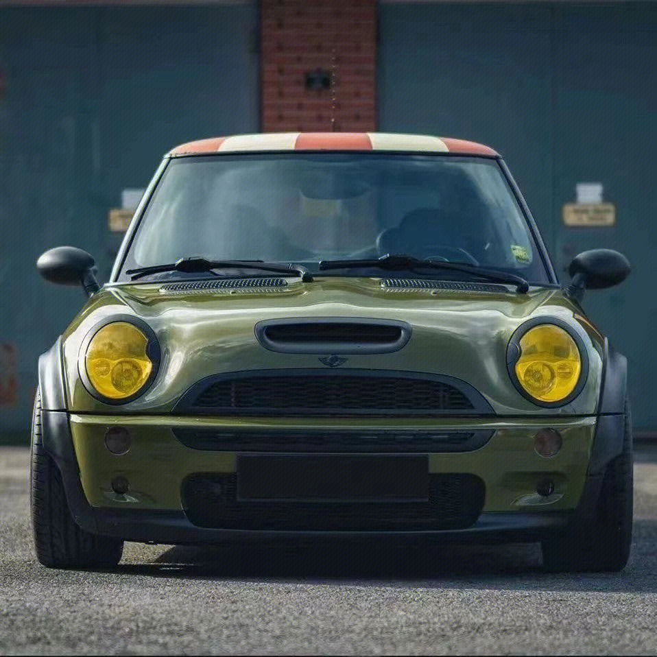 Mallcas™ Glossy Reseda Green Vinyl Wrap (PET Liner)