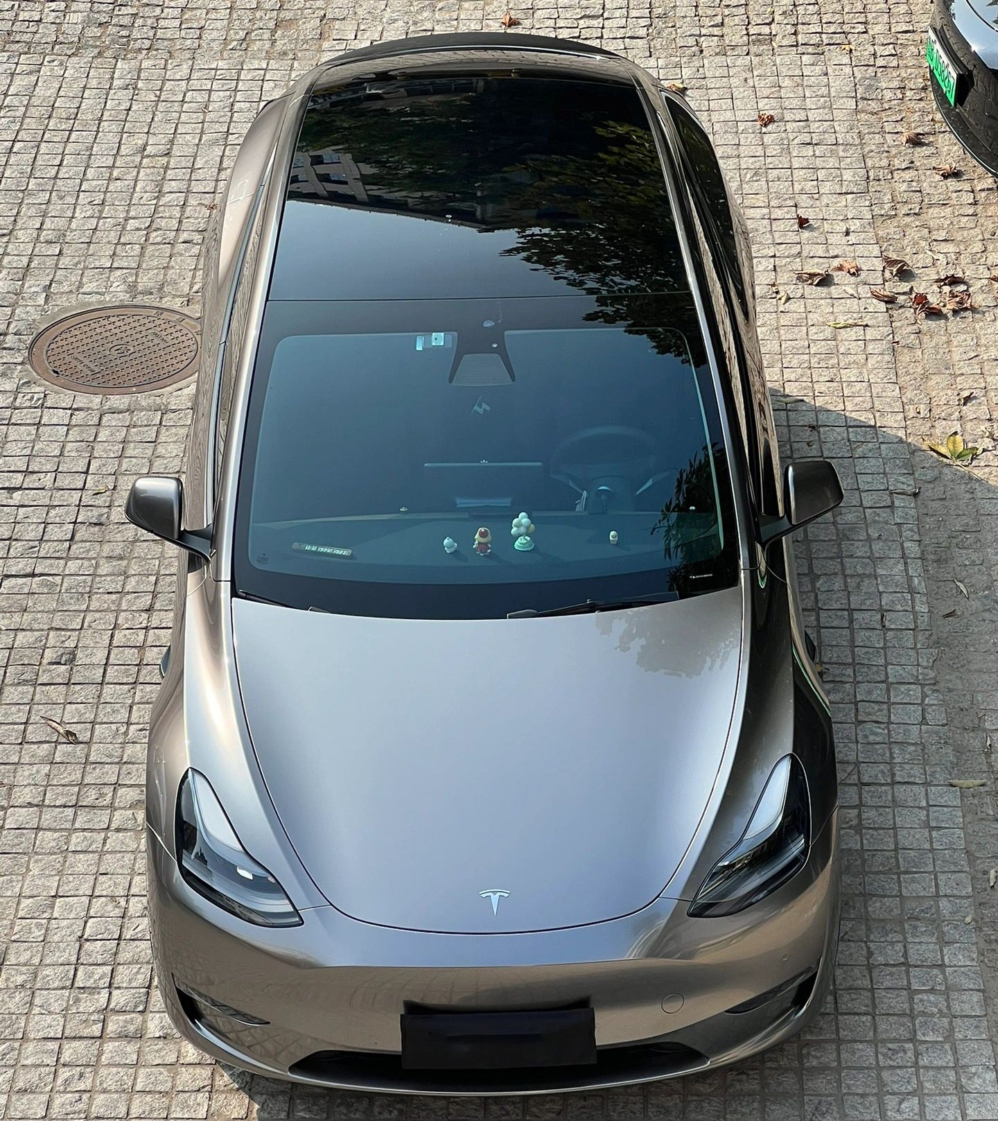 Mallcas™ Glossy Liquid Metallic Silver Vinyl Wrap (PET Liner)