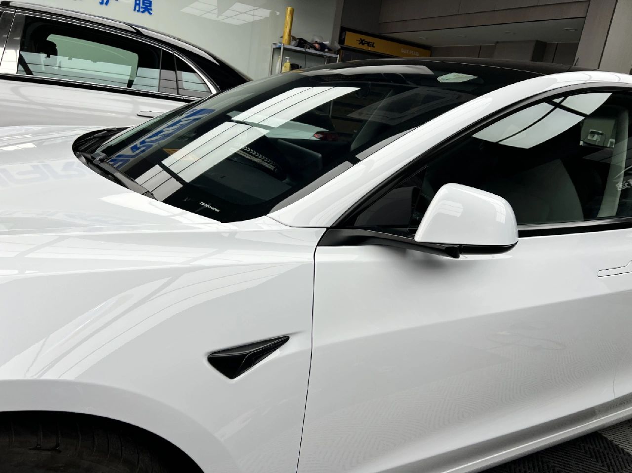 Mallcas™ Glossy Piano White Vinyl Wrap