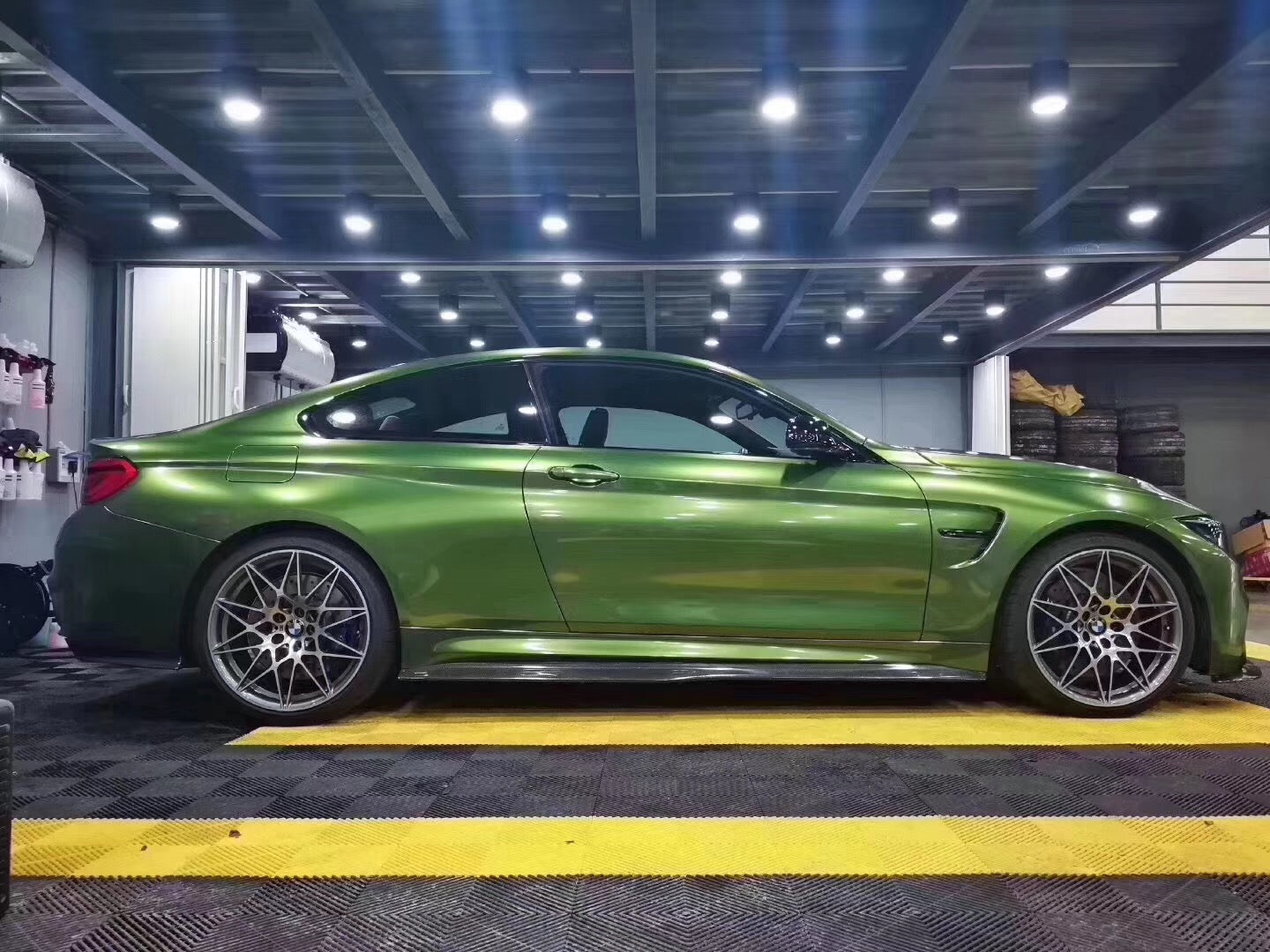 Mallcas™ Glossy Metallic Mamba Green Vinyl Wrap