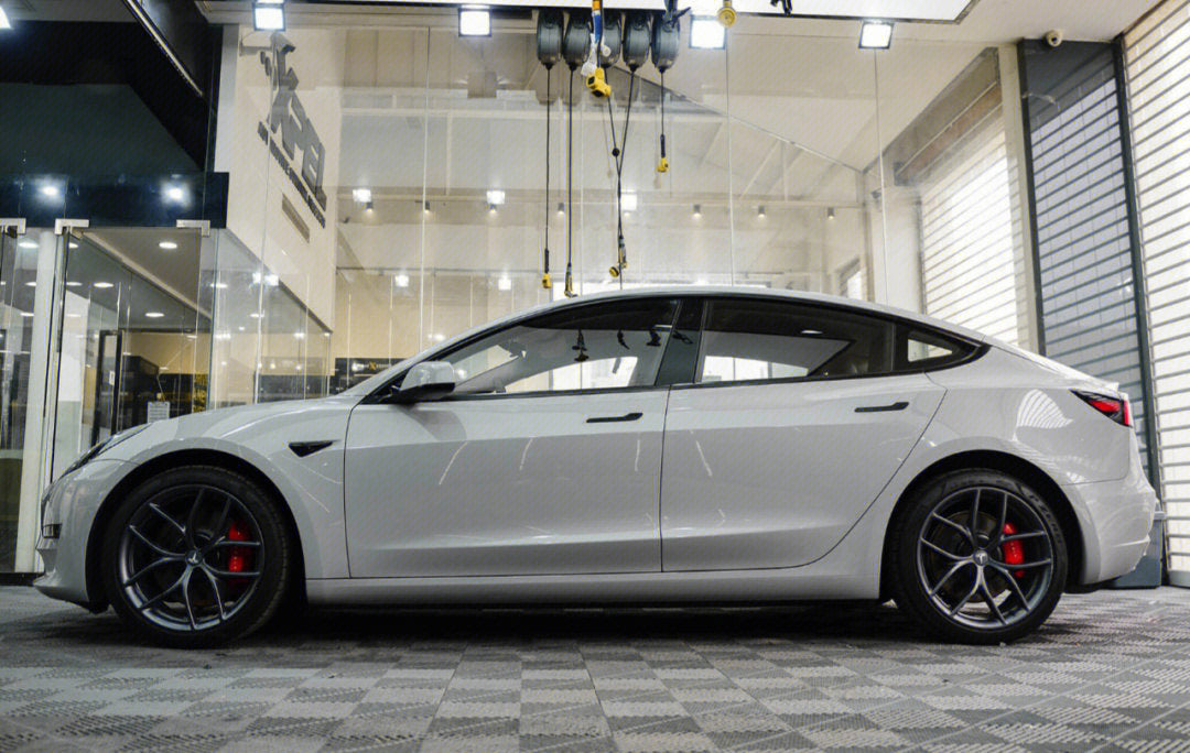 Mallcas™ Glossy Chalk Grey Vinyl Wrap (PET Liner)