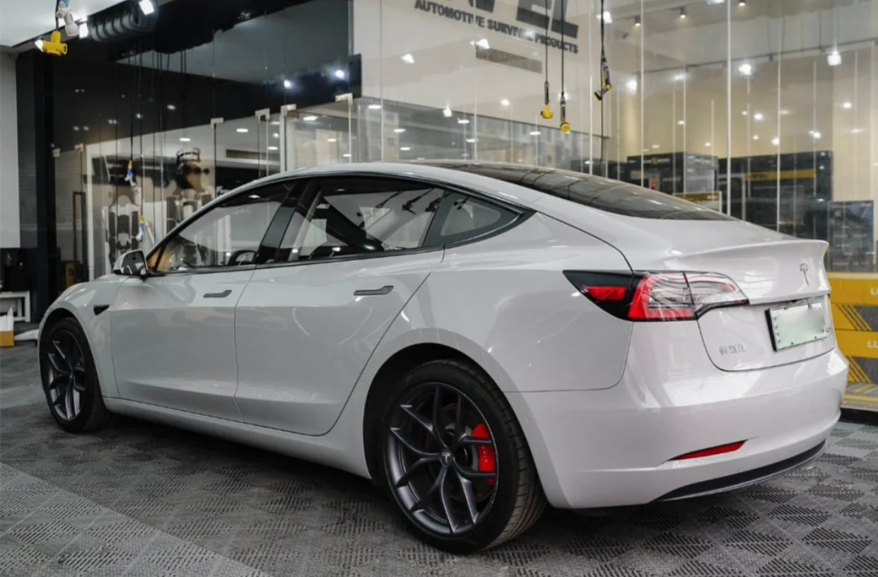 Mallcas™ Glossy Chalk Grey Vinyl Wrap (PET Liner)