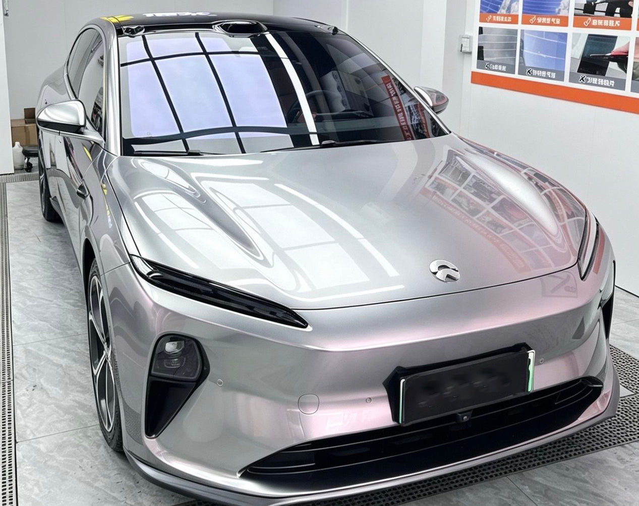 Mallcas™ Gloss Technology Silver Orange Vinyl Wrap (PET Liner)