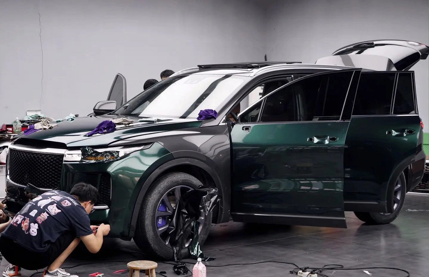 Mallcas™ Glossy Metallic Li Auto Green Vinyl Wrap (PET Liner)