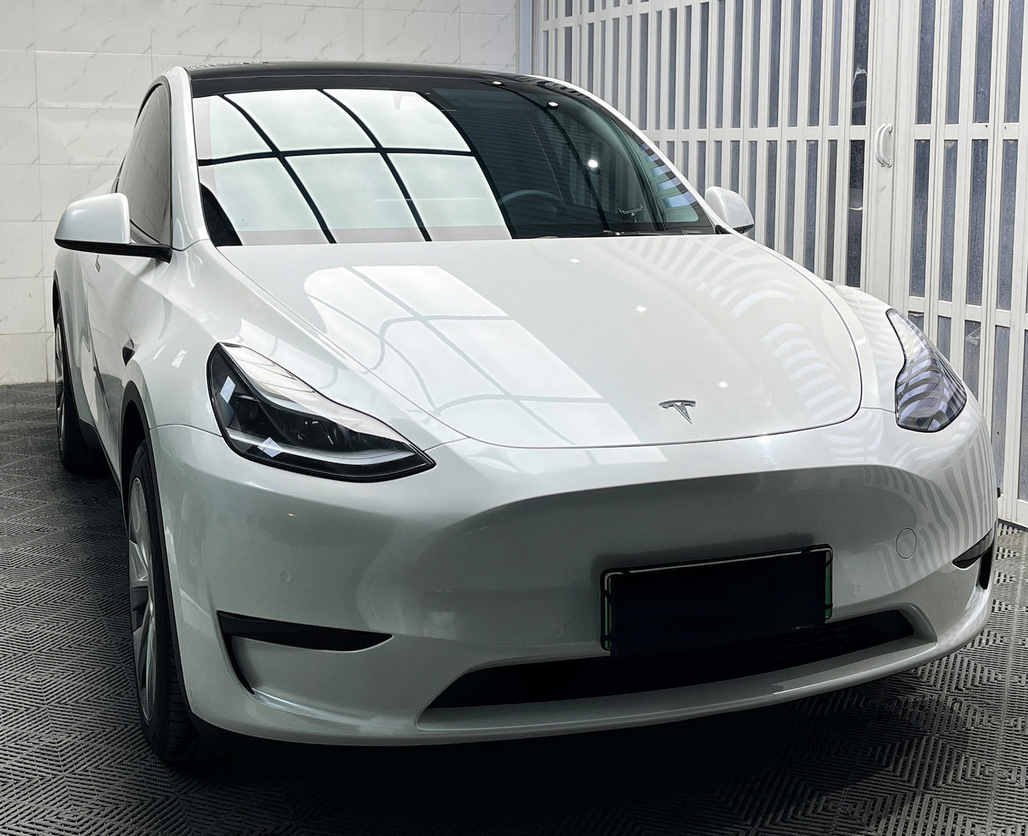 Mallcas™ Glossy Ceramic White Vinyl Wrap