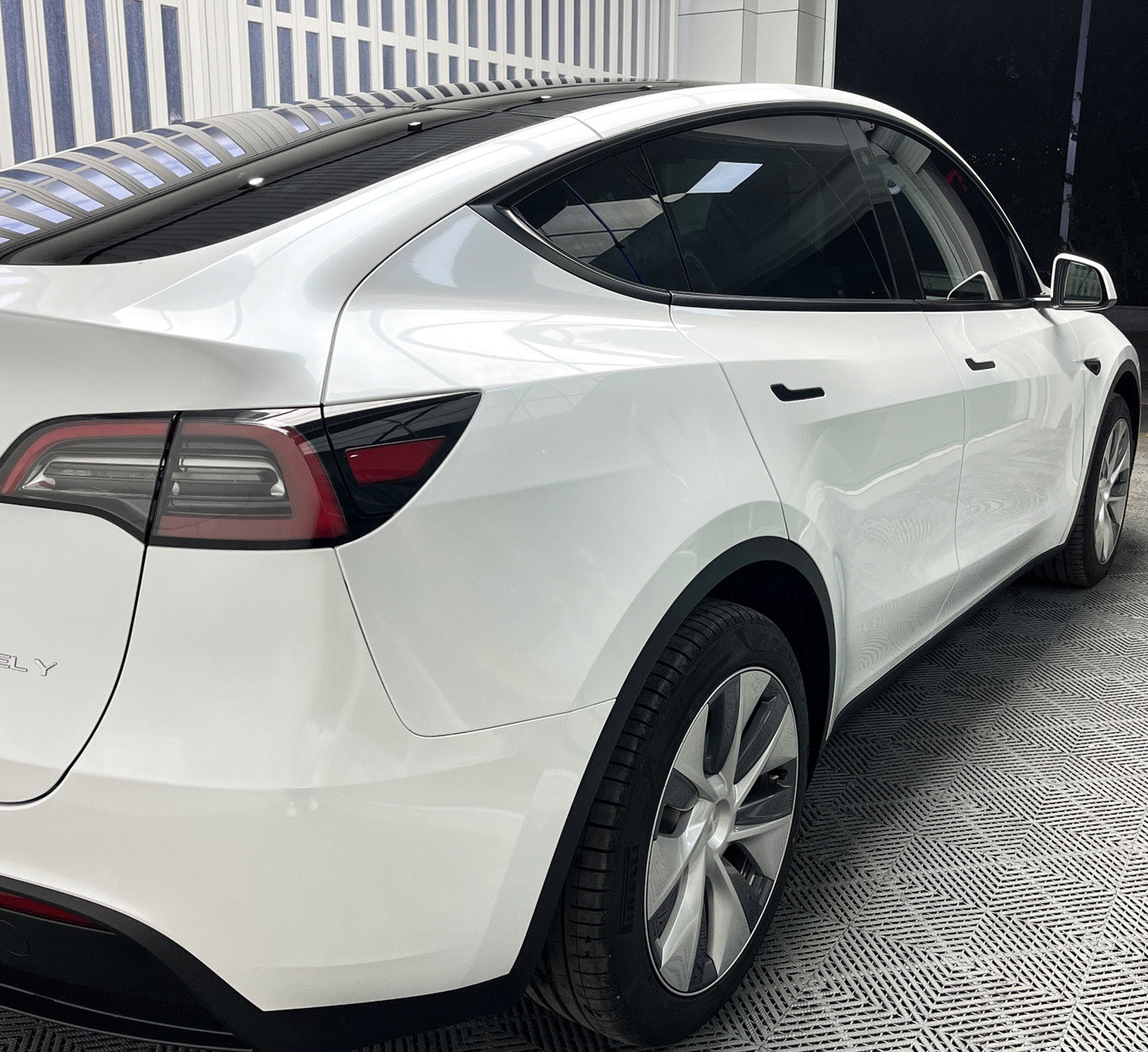 Mallcas™ Glossy Ceramic White Vinyl Wrap