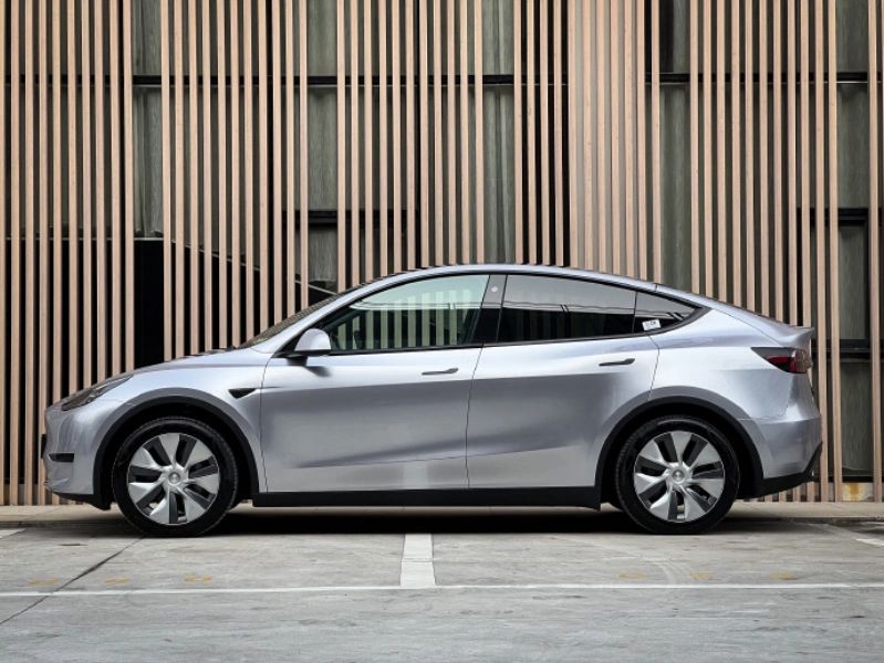 Mallcas™ Glossy Metallic Fleuret Silver Vinyl Wrap (PET Liner)