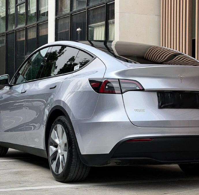 Mallcas™ Glossy Metallic Fleuret Silver Vinyl Wrap (PET Liner)