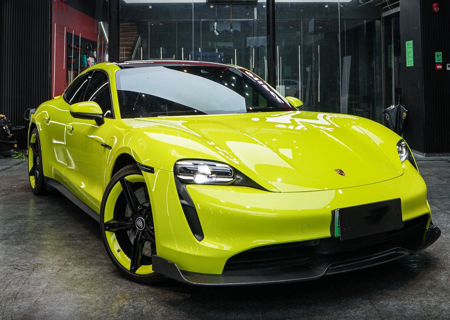 Mallcas™ Glossy Chartreuse Yellow Vinyl Wrap (PET Liner)