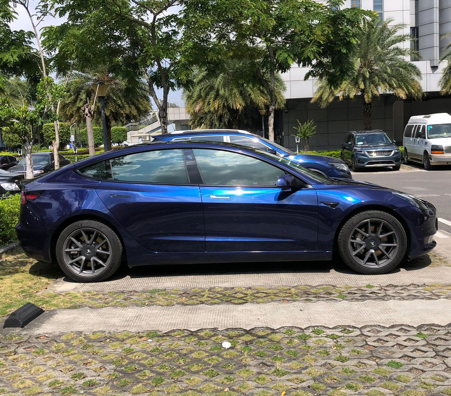 Mallcas™ Glossy Metallic Tanzanite Blue Vinyl Wrap