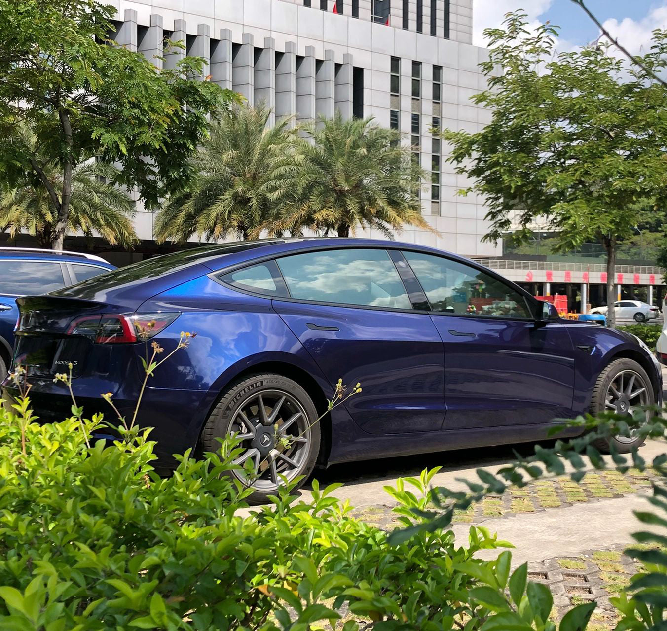 Mallcas™ Glossy Metallic Tanzanite Blue Vinyl Wrap