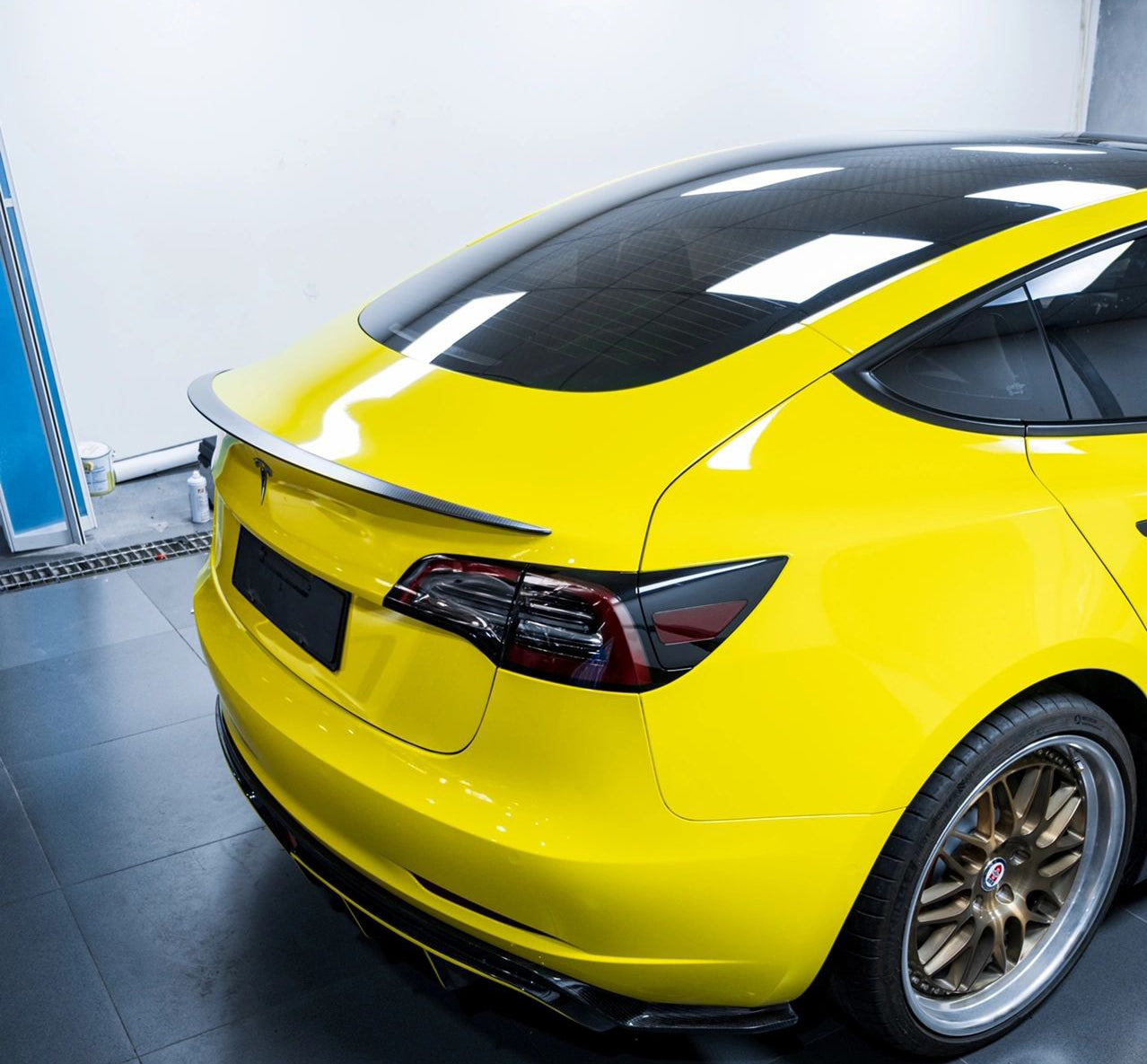 Mallcas™ Glossy Maize Yellow Vinyl Wrap