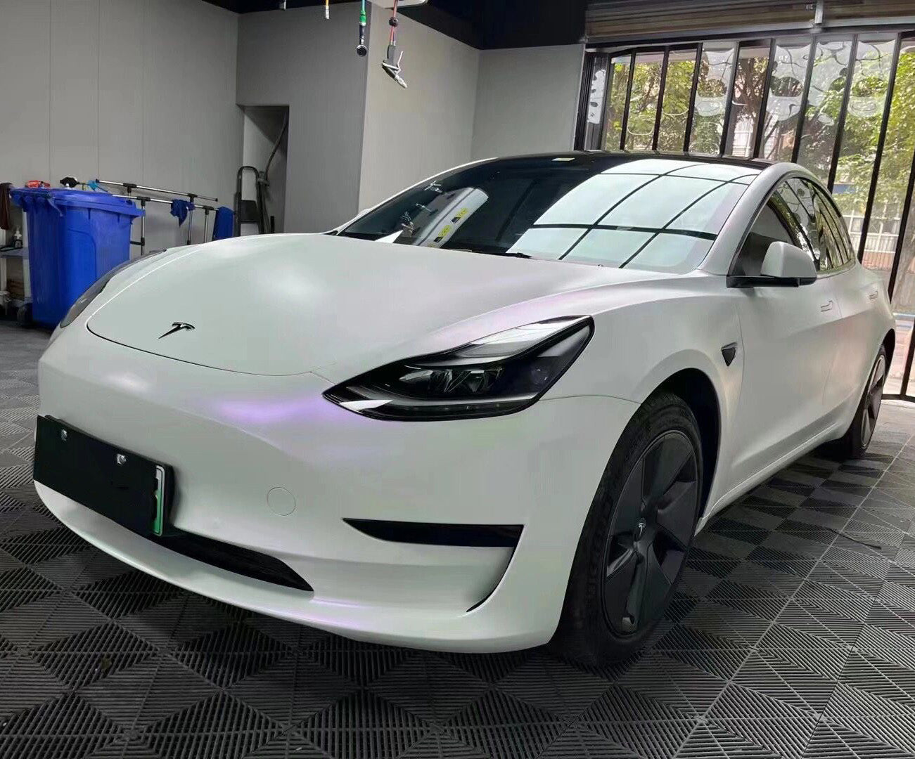 Mallcas™ Matte White to Purple Vinyl Wrap