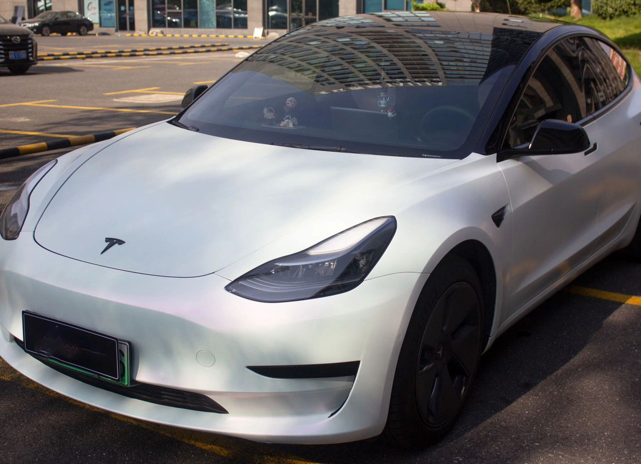 Mallcas™ Matte White to Pink Vinyl Wrap (PET Liner)