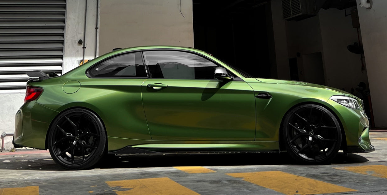 Mallcas™ Glossy Metallic Mamba Green Vinyl Wrap (PET Liner)