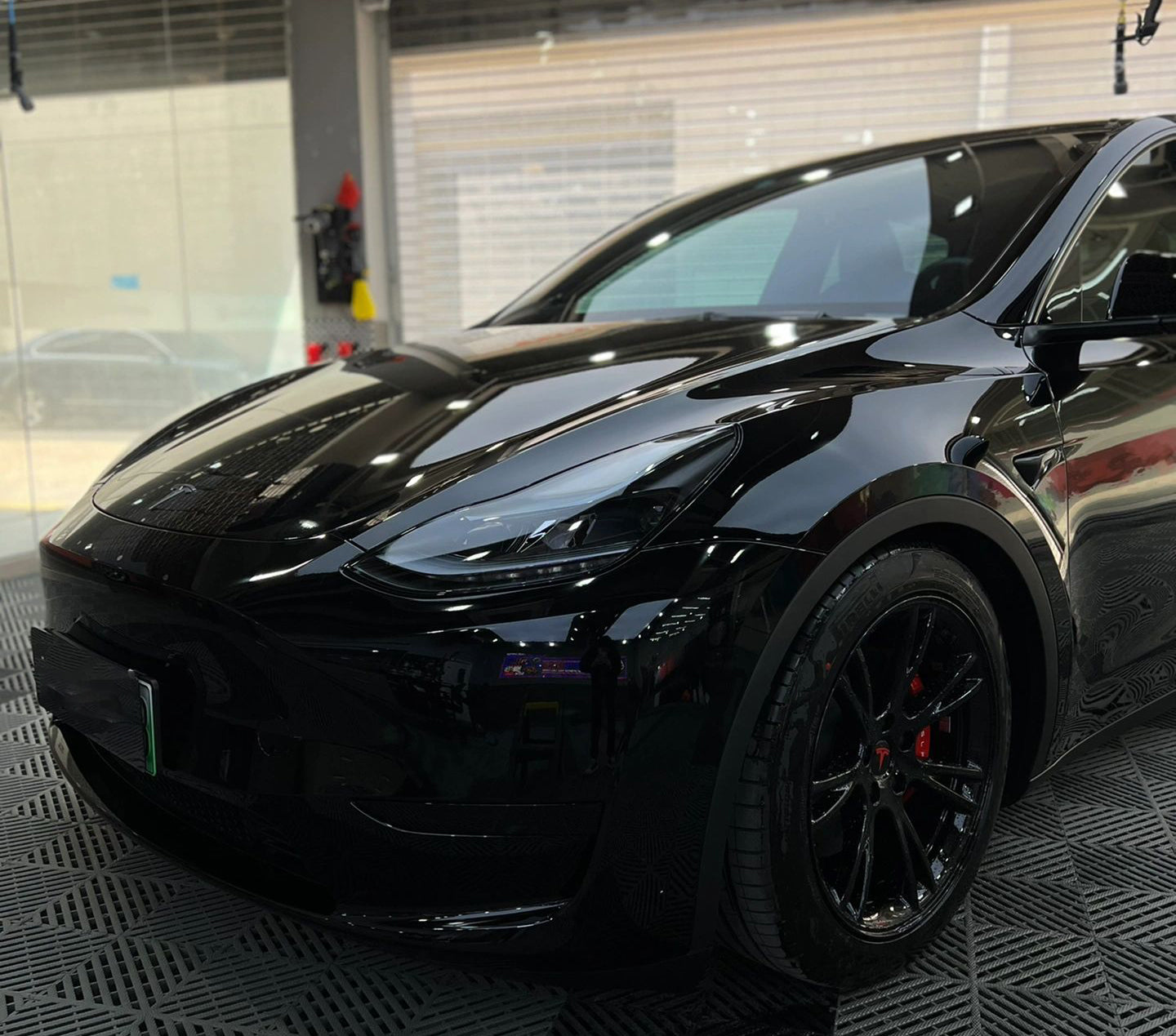 Mallcas™ Glossy Black Vinyl Wrap (PET Liner)