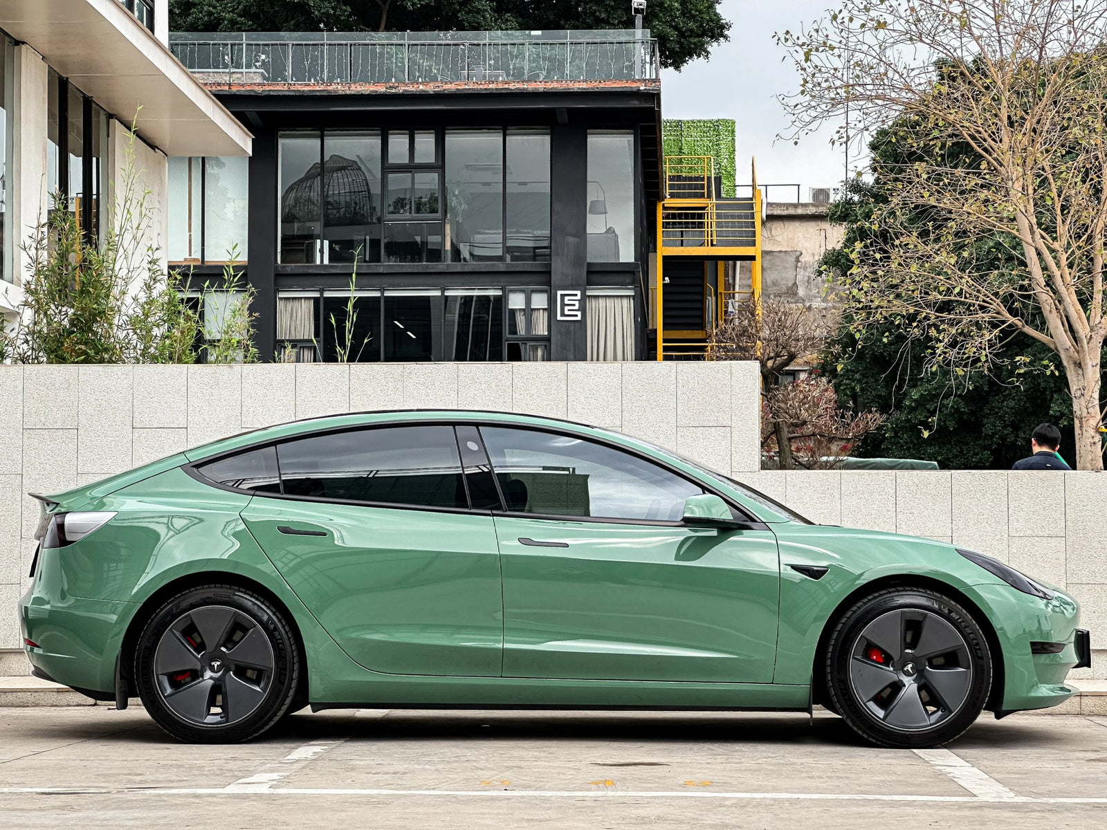 Mallcas™ Glossy Weng Green Vinyl Wrap (PET Liner)