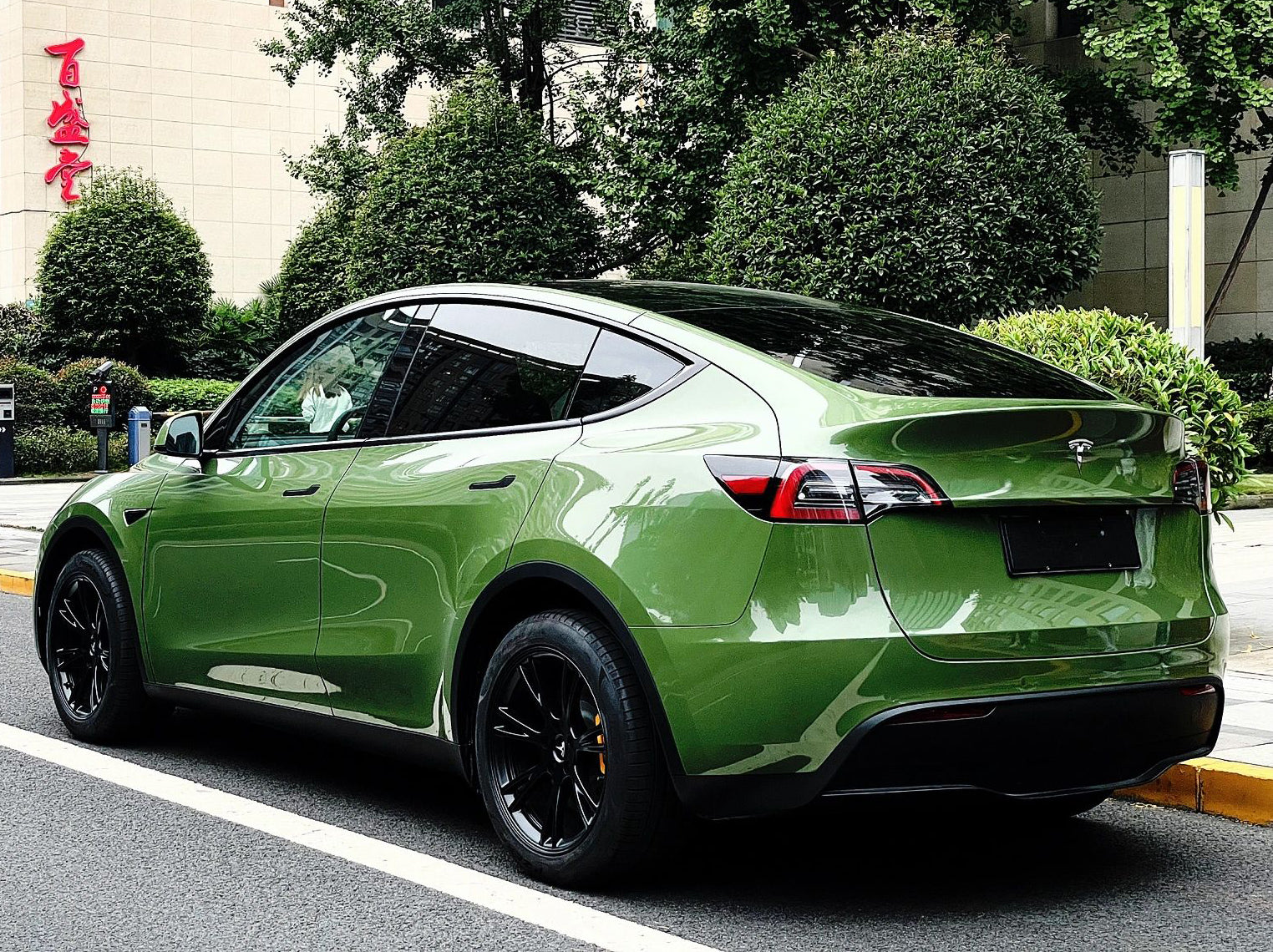 Mallcas™ Glossy Racing Green Vinyl Wrap (PET Liner)