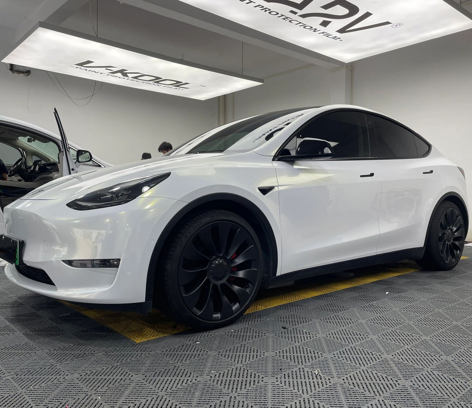 Mallcas™ Glossy  Diamond Gold White Vinyl Wrap (PET Liner)