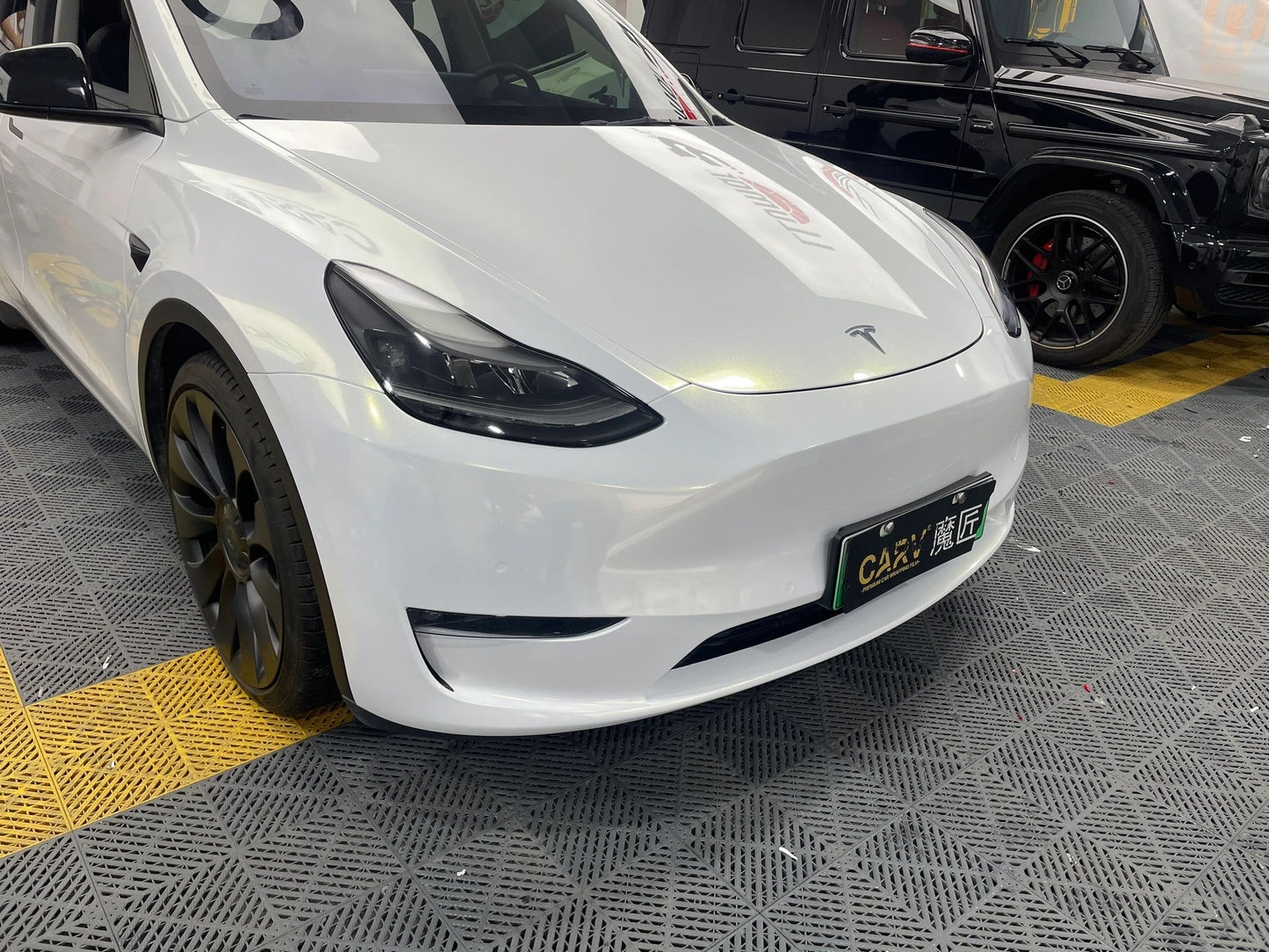 Mallcas™ Glossy Diamond Gold White Vinyl Wrap