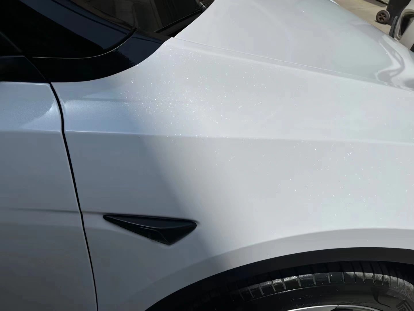 Mallcas™ Glossy Sparkle White Vinyl Wrap (PET Liner)