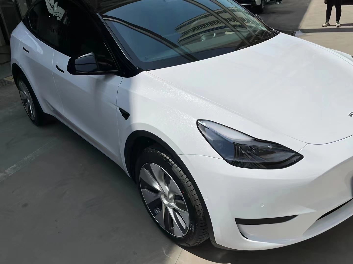 Mallcas™ Glossy Sparkle White Vinyl Wrap (PET Liner)