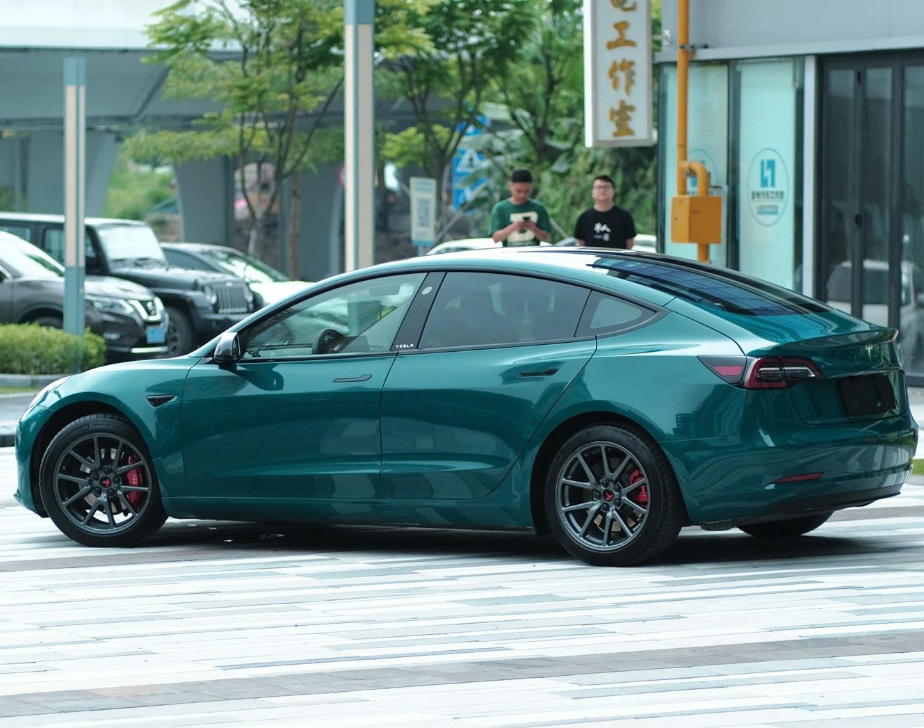 Mallcas™ Glossy Hell Green Vinyl Wrap (PET Liner)