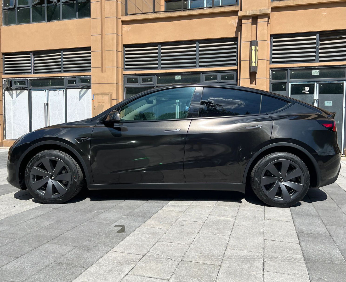 Mallcas™ Glossy Metallic Black Vinyl Wrap