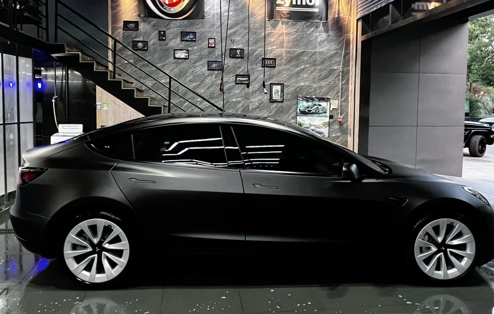 Mallcas™ Matte Black Vinyl Wrap (PET Liner)