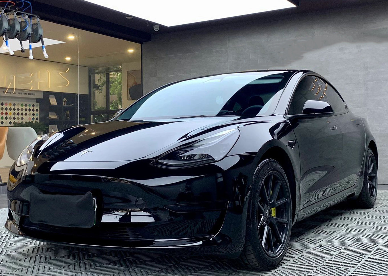 Mallcas™ Glossy Black Vinyl Wrap