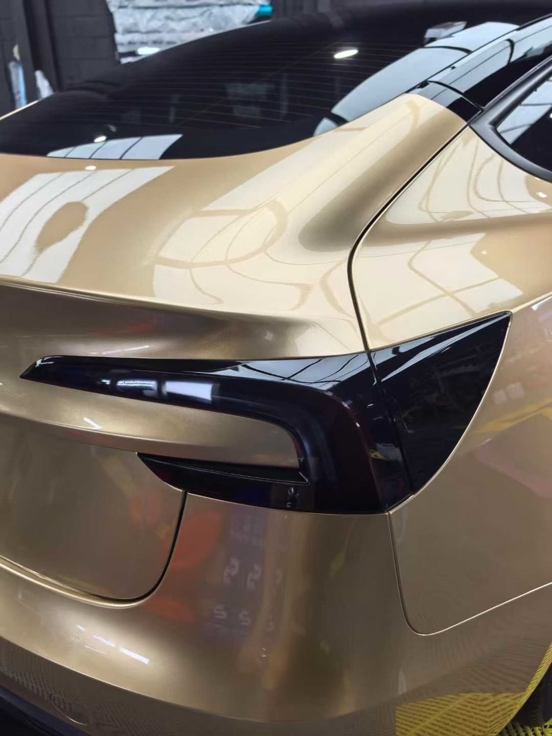 Mallcas™ Glossy Metallic Milan Gold Vinyl Wrap (PET Liner)