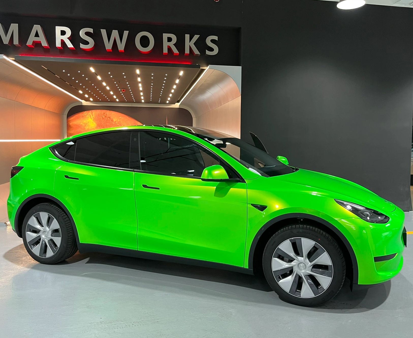 Mallcas™ Glossy Candy Metallic Neon Green Vinyl Wrap (PET Liner)