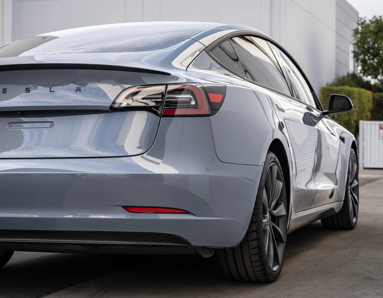 Mallcas™ Glossy Polar Grey Vinyl Wrap (PET Liner)