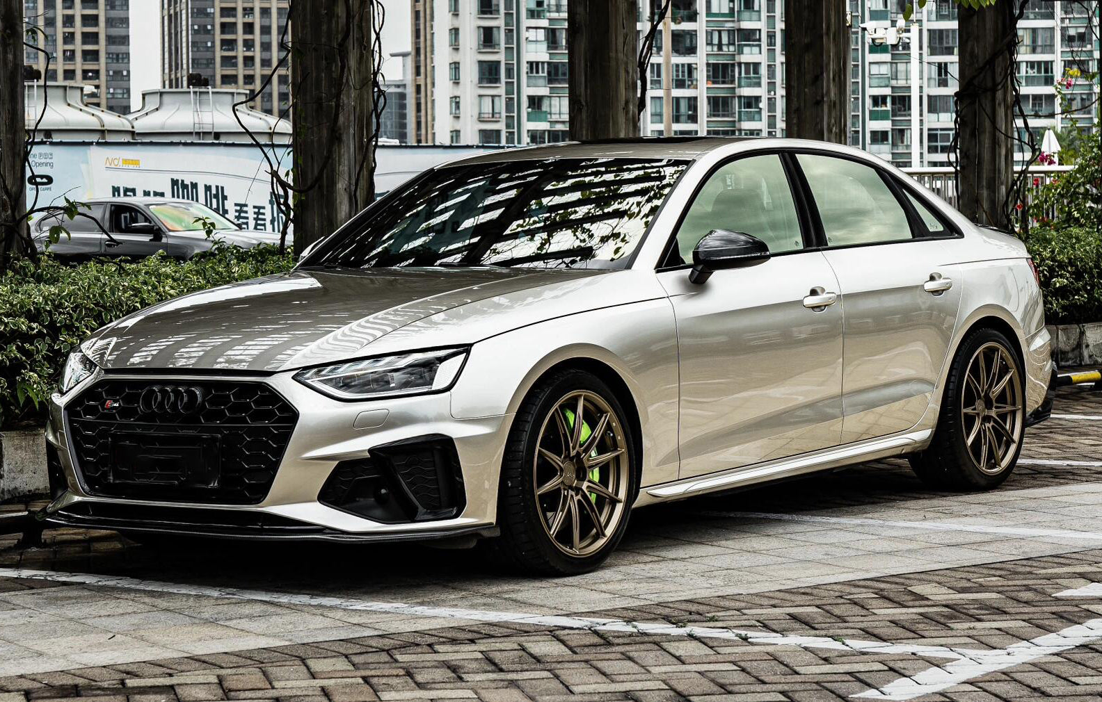 Mallcas™ Glossy Metallic Victor Silver Vinyl Wrap (PET Liner)