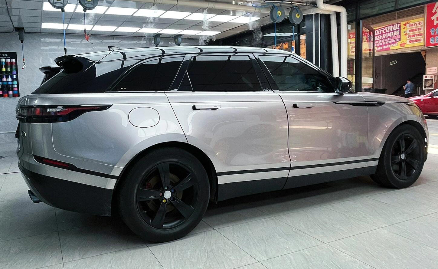 Mallcas™ Glossy Metallic Land Rover Velar Silver Vinyl Wrap (PET Liner)